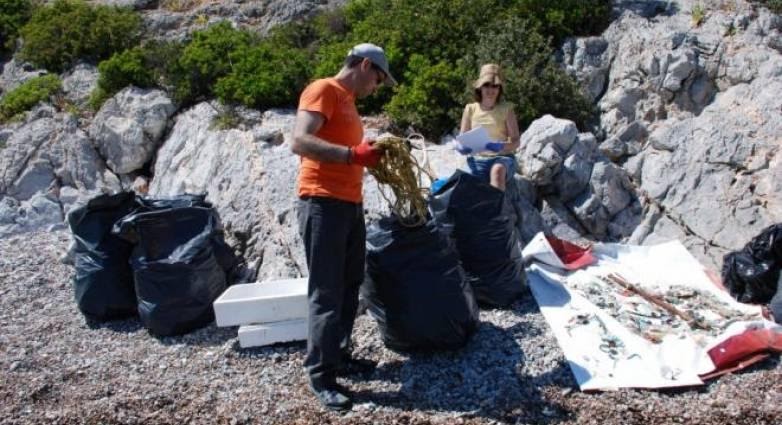 Πόσα απορρίμματα συγκεντρώθηκαν από τις ακτές της Αχαΐας – Σημαντική επιβάρυνση από τα πλαστικά